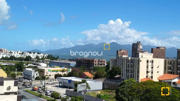 Cobertura Reformada de 2 dorm, 1 suíte, terraço com vista panorâmica, 2 vagas em Capoeiras