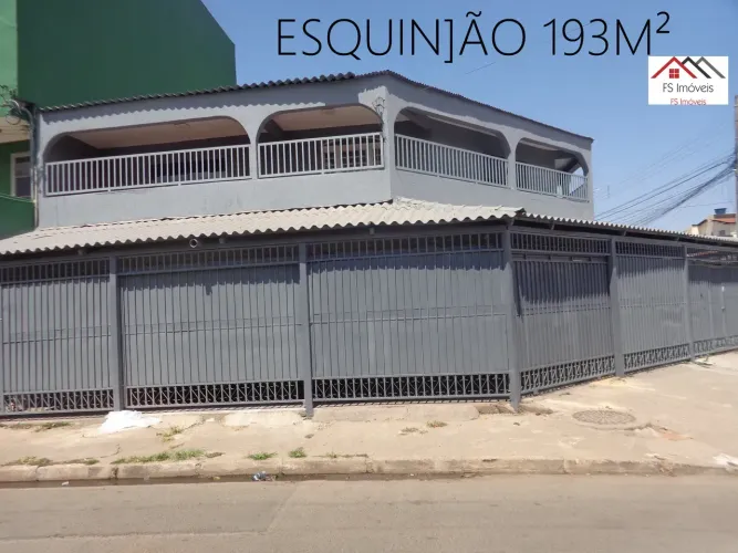 QR 318 Ótimo Sobrado com 2ª Laje com 3 Casas Lote Esquinão 193 m² Escriturado em Samambaia