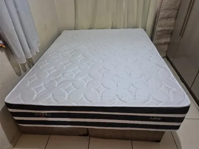 Colchão queen de molas ensacadas 
