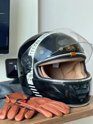 Capacete Cutterman x Urban - Cafe Racer Preto + Luvas Cutterman Couro - Coffe