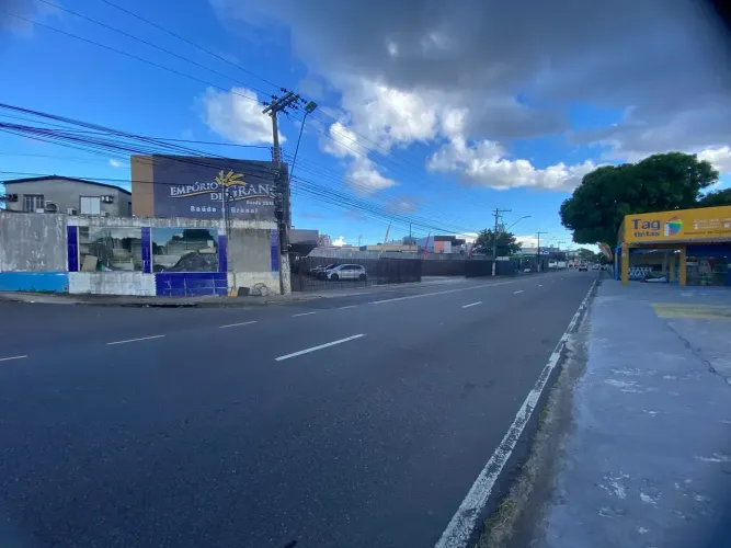 Salas comerciais de tamanhos variados no Bairro Parque dez em Manaus-Am