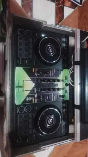 Vendo essa controladora DDJ 400 Pioneer