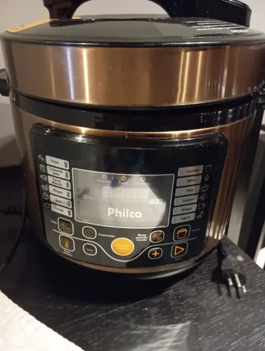 Panela de pressão elétrica pouquíssimo usada