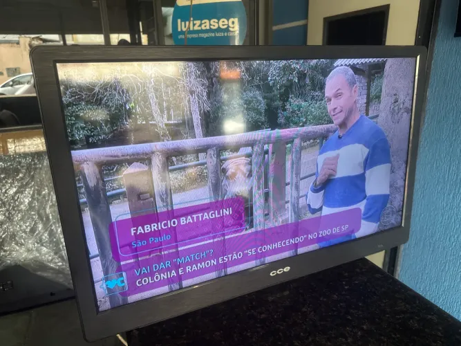 Tv 32 polegadas funcionando normalmente ergeitamente , não é smart tv