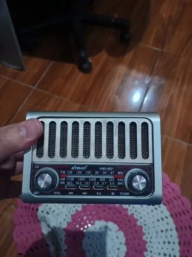 Rádio Retro portátil recarregável Bluetooth