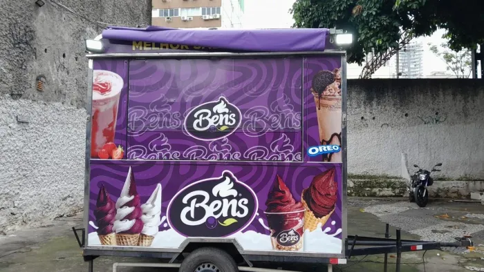 Trailer açaí/sorvetes com toldo