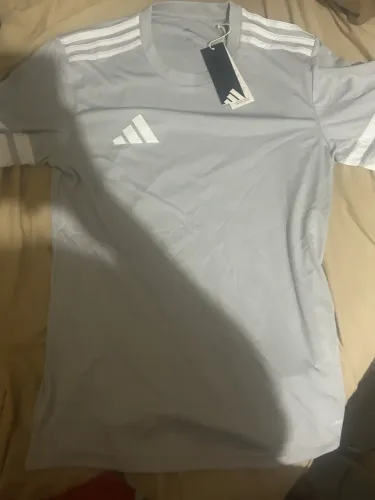 camiseta manga curta, adidas. Nova. Nunca usada.