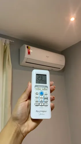 Ar Condicionado Split 12.000 BTUs. Praticamente Sem Uso.