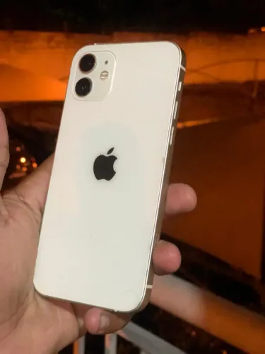 iPhone 12 (nunca aberto)