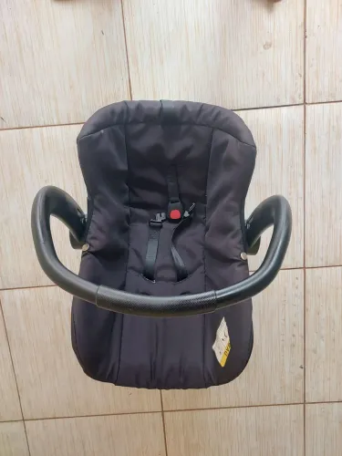 Carrinho de bebe e bebe conforto 