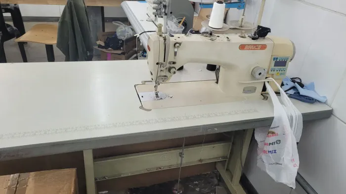 Maquina de costura reta eletrônica Bruce