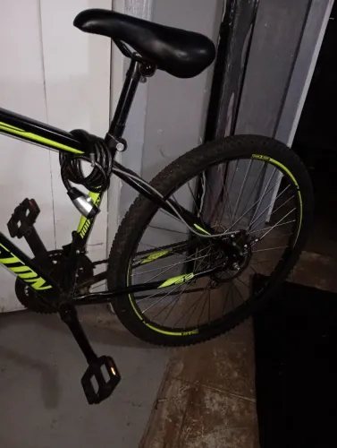 BICICLETA PRA VENDER RAPIDO!!! SEMI NOVA.