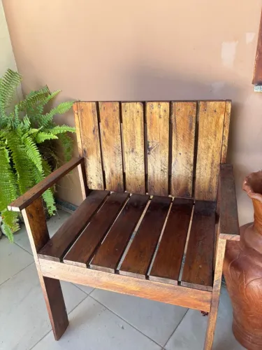Conjunto de mesa e cadeiras