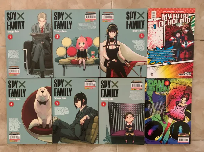 Livros mangás (spy Family, my hero)