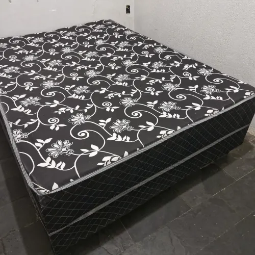 Cama casal semi nova