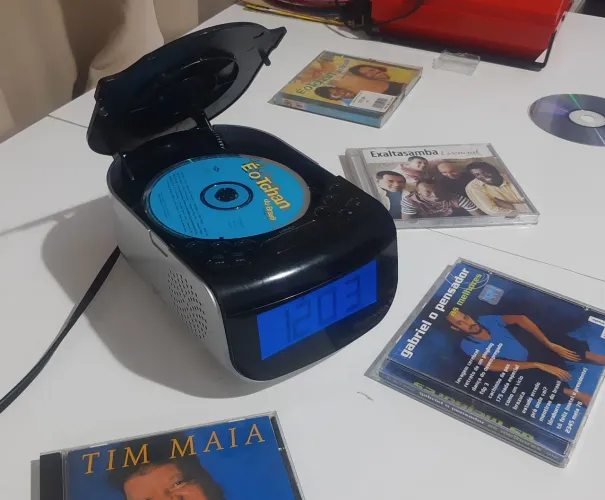 Toca CD com relógio digital RELIQUIA cd funcionando 