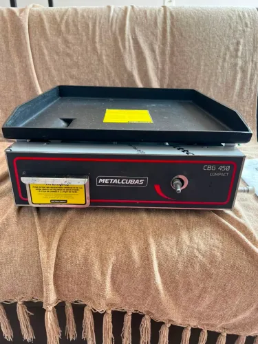 Vende-se chapa bifeiteira a gás.