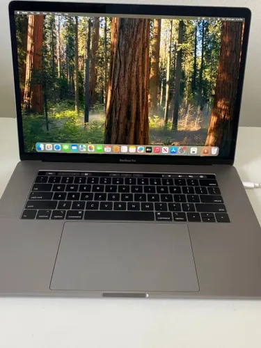 MacBook Pro 15 (2019) - Core i9 / 16GB RAM / 512GB SSD / Radeon 4GB