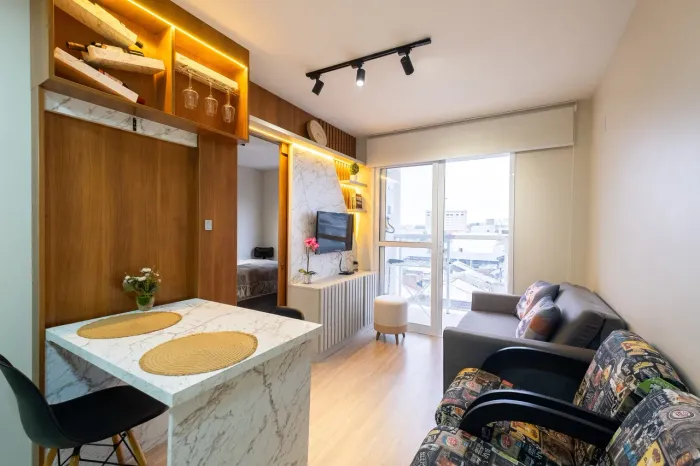 Apartamento mobiliado no Single Residence, Centro: 1 dormitório, sacada com vista, vaga co