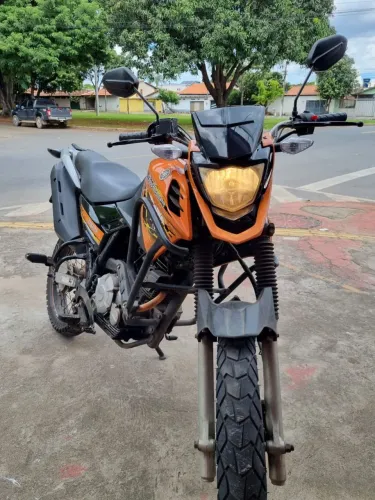 VENDO MOTO EM DIAS 