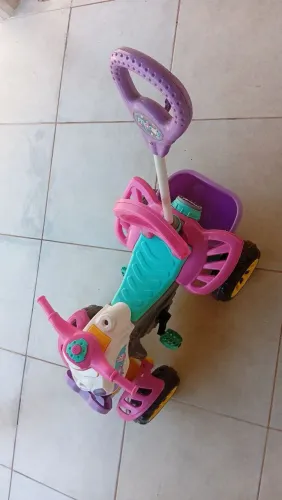 Vende-se Quadriciclo infantil feminino 