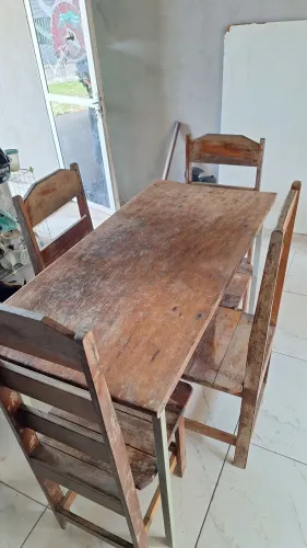 Mesa com 4 cadeiras