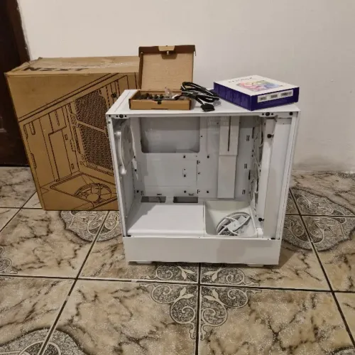 Gabinete NZXT H5 FLOW Completo + Conjunto De Fans RGB NZXT e Controladora