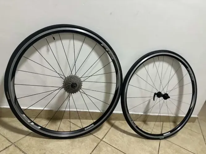 Rodas shimano RS100 com pneus continental grande sport