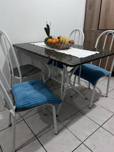 Mesa de Mármore + 4 cadeiras