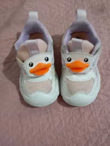 Tênis infantil da marca B duck tamanho 22