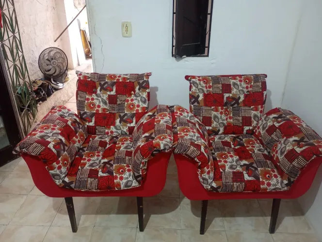 Conjunto de sofá e protona, protona as duas tá no valor de R$:600, sofá R$:450  conversar 