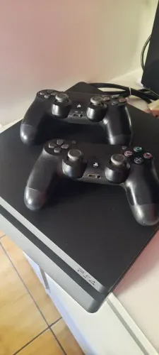 Playstation 4 Usado - Excelente estado de conservação