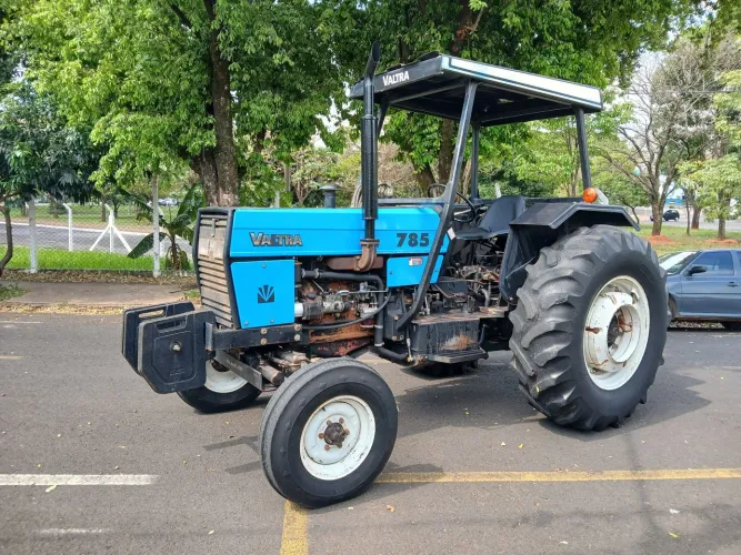 Trator Valtra Modelo 785/2 Ano 2004