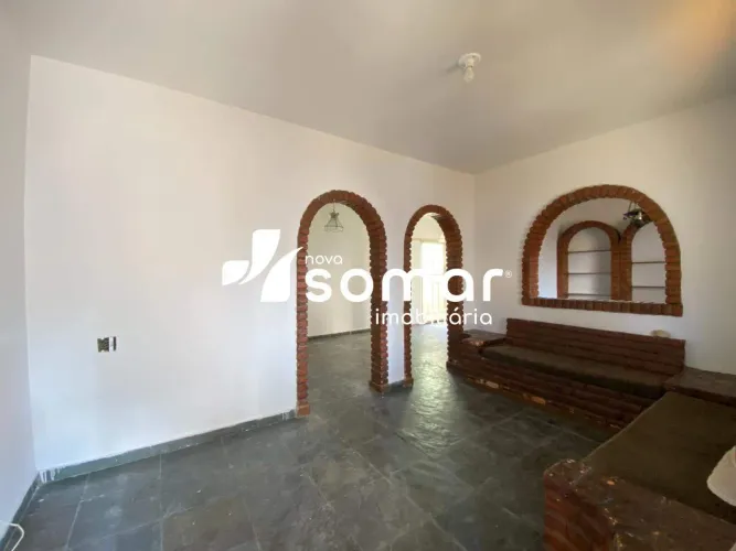 Casa para aluguel, 4 quartos, 1 suíte, 1 vagas. Esplanada - Divinópolis/MG