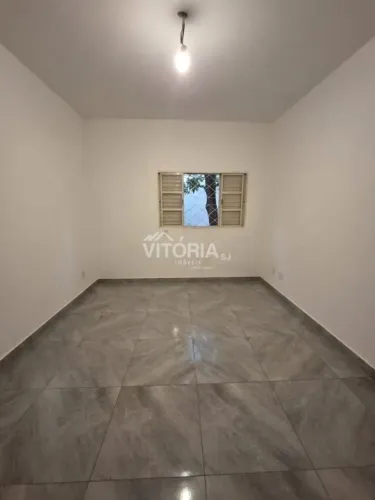 Casa para Locação no Bairro Santo Antônio - 2 Quartos | Quintal | Garagem