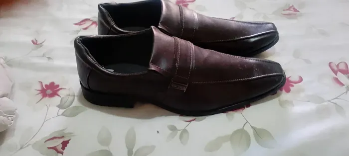 Vende-se um sapato social só foi usado só uma vez
