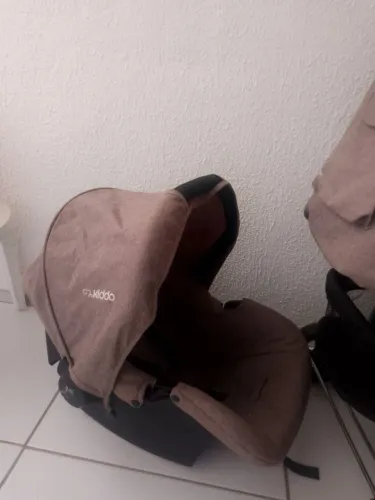 Carrinho de bebe e bebê conforto