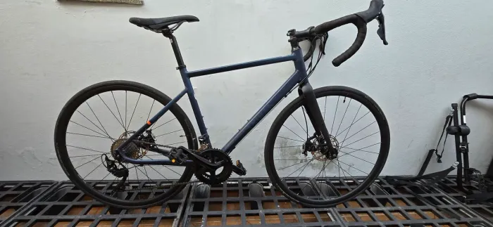 Bicicleta Speed Triban RC520 Shimano 105 Freio a Disco - Tamanho M