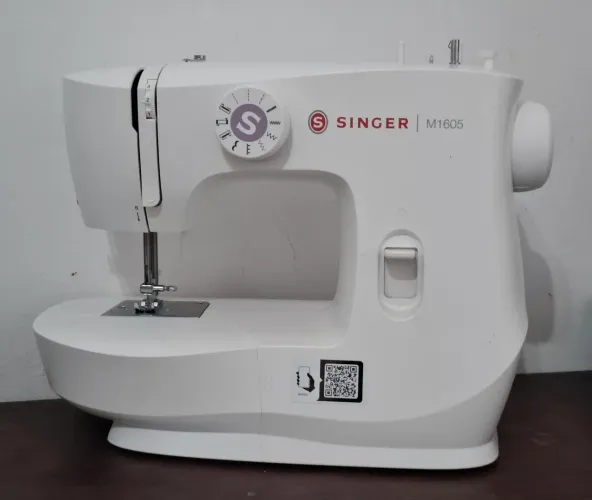 Máquina de Costura Singer M1605