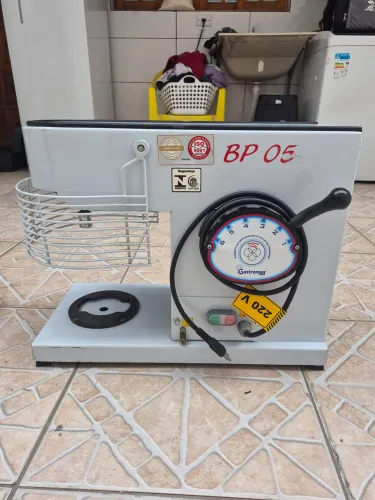 Batedeira Planetária Industrial G.Paniz BP 5 - 5 Litros - 220V Parcelo no cartão