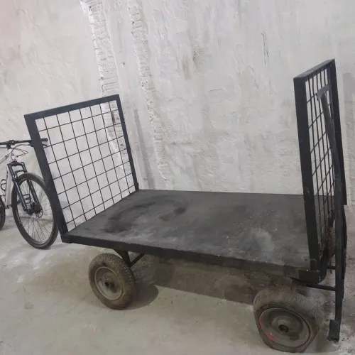 Carrinho para transportar mercadorias