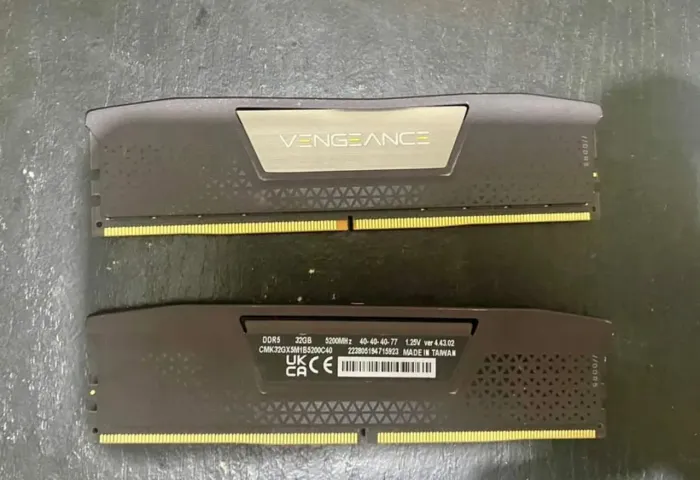 1x Memória UDIMM Corsair Vengeance (Desktop) DDR5 1x32 5200mHz - Novo