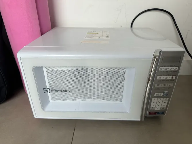 Micro-ondas Electrolux 27L modelo MB37R