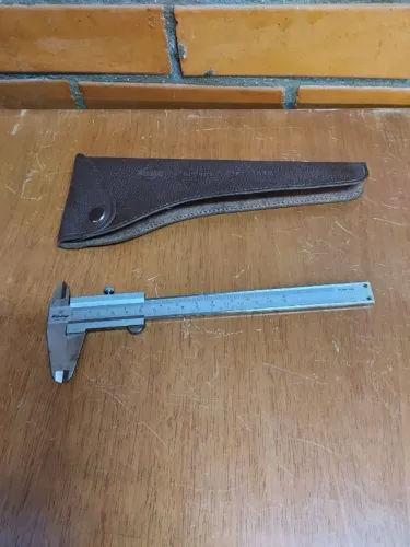 Paquímetro analógico Mitutoyo 150 mm em aço inoxidável
