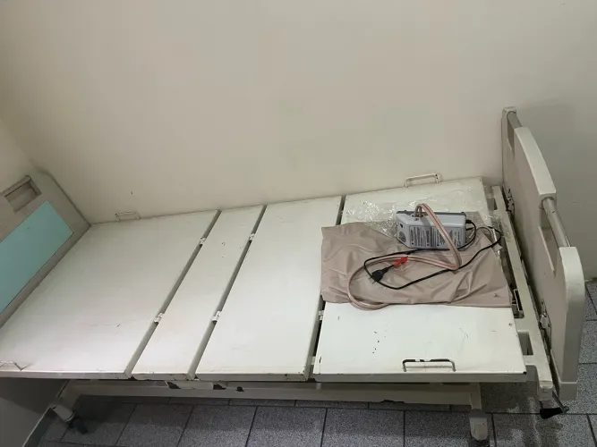 Cama Hospitalar / Cama de Enfermaria Usada