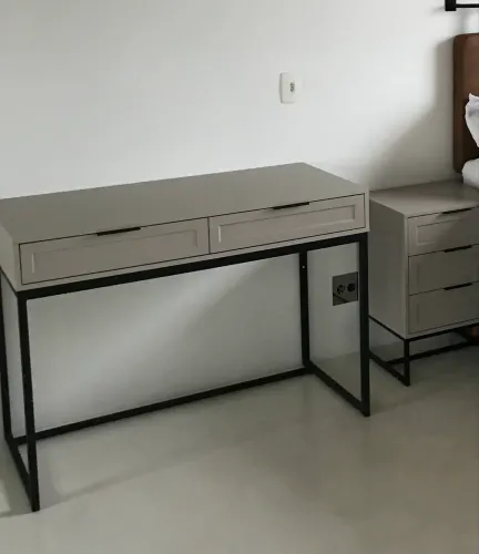 Escrivaninha / penteadeira