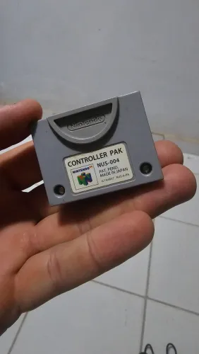 Memory card original de Nintendo 64
