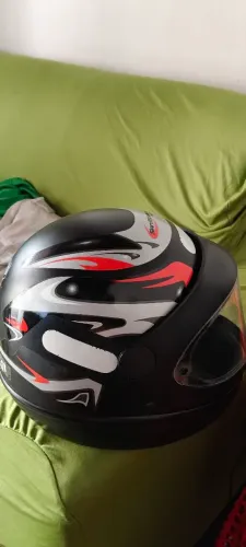 Capacete samarino tamanho 60 150 reais