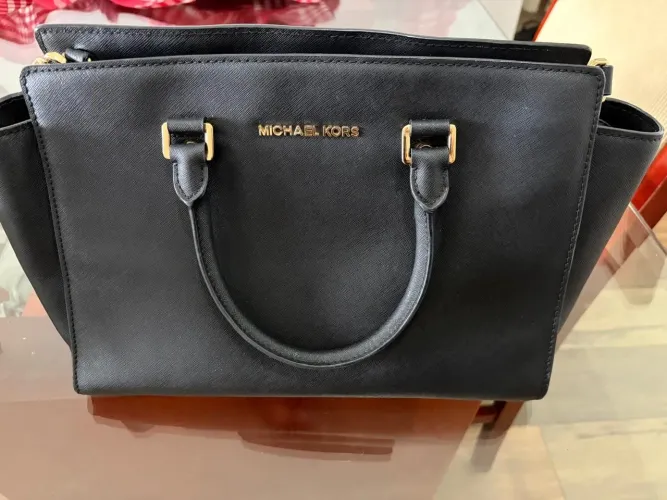 Bolsa Preta Michael Kors original <br>Valor 550,00 em perfeito estado e sem avarias .
