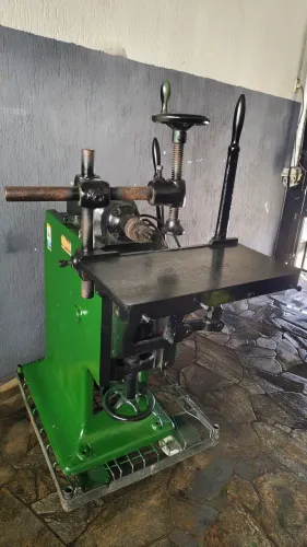 Furadeira horizontal Titan ferro fundido